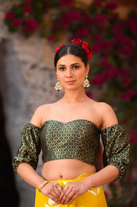 FLAUNT YOUR STYLE WITH ATTRACTIVE SAREE BLOUSE DESIGNS - Chinaya Banaras