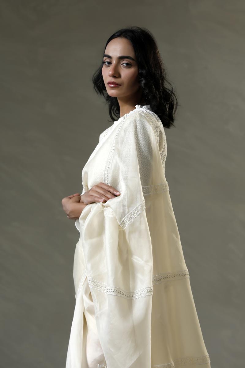 Ananya Pandey Inspired Off-White Organza Silk Saree with Mughal-Inspired Pallu