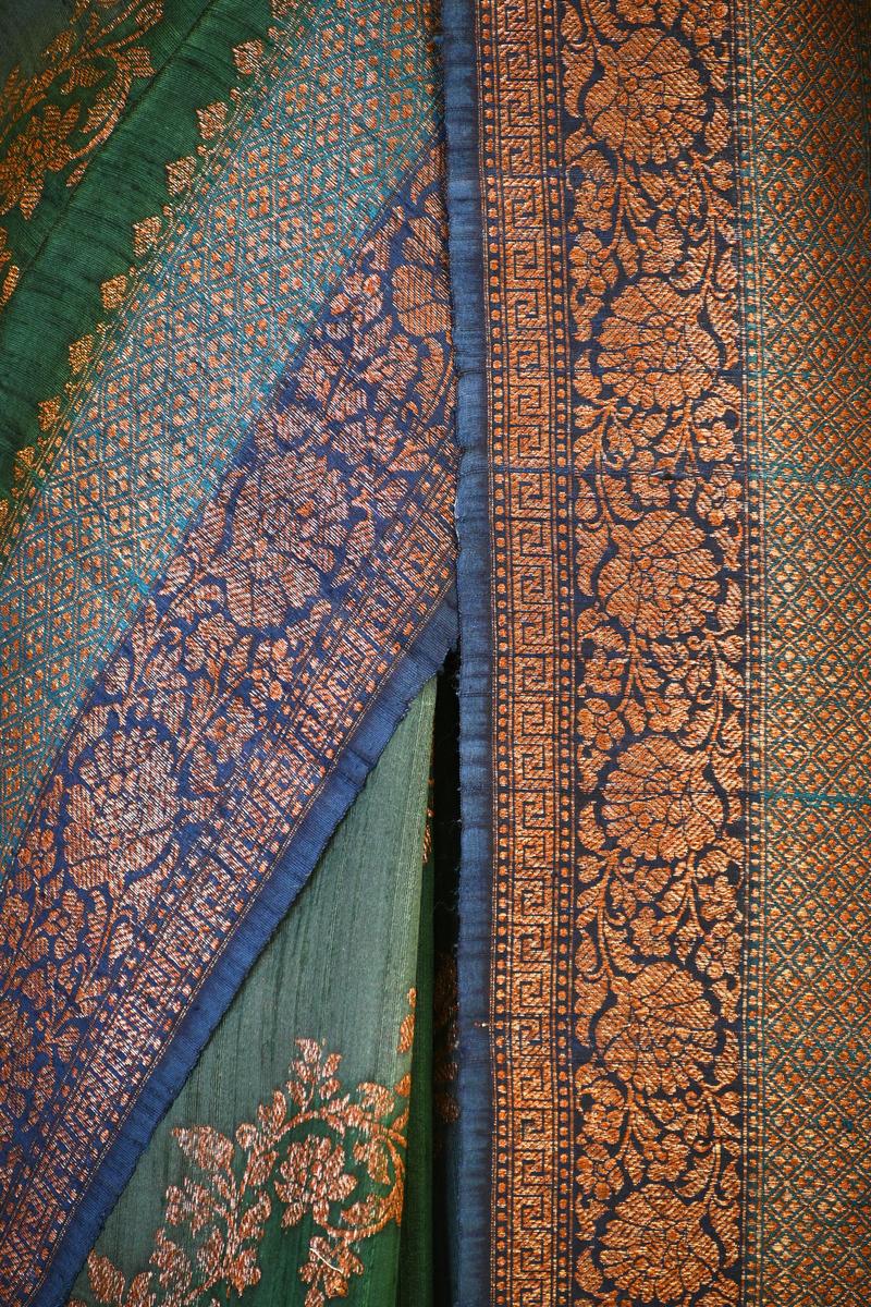 Green Banarasi Rangkat Raw Silk Saree with Floral Leheriya Design