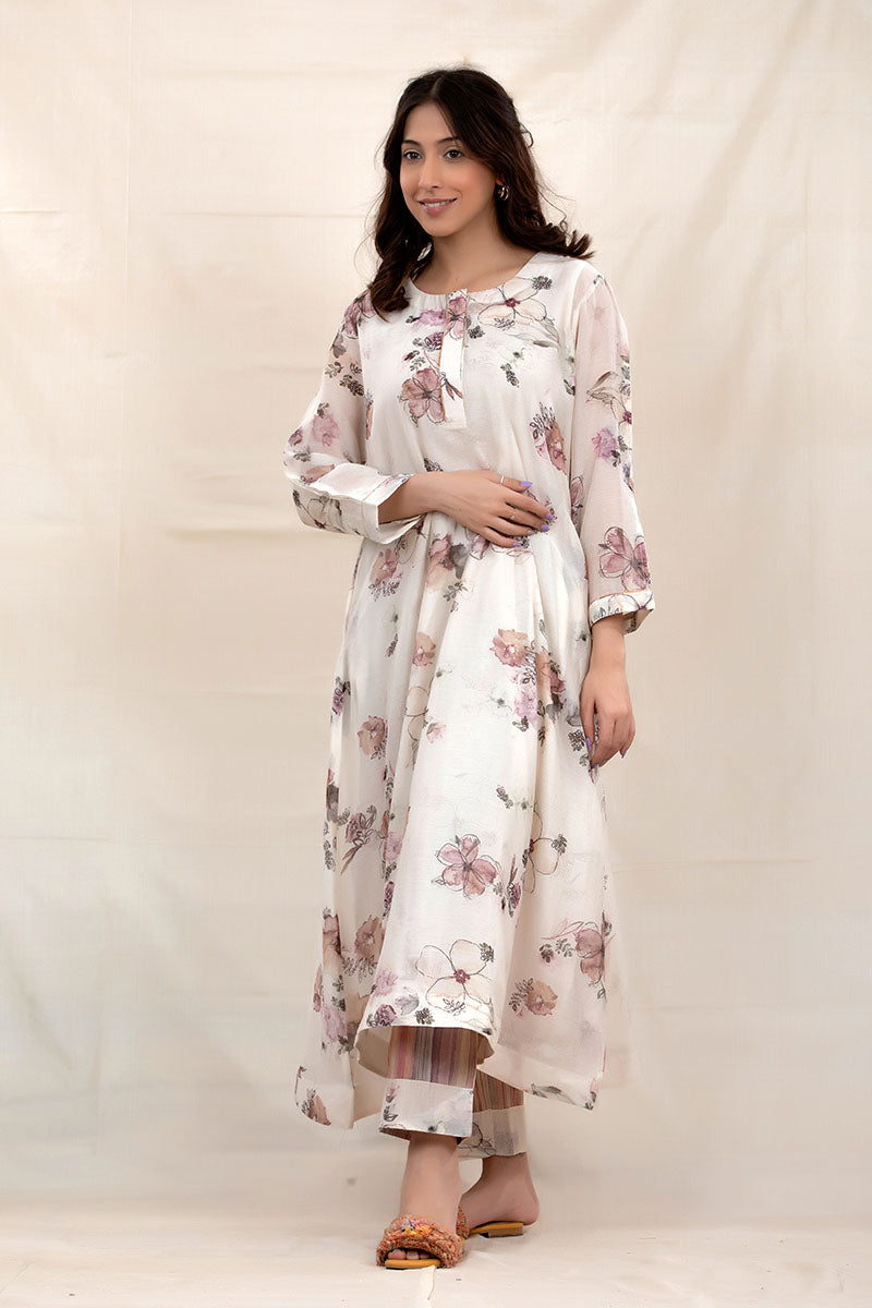 Women In Cotton White Floral Printed Embellished Mulmul Kurta Set at Chinaya Banaras 