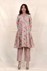 Women in Pastel Grey Floral Printed Chanderi Silk Kurta Set At Chinaya Banaras 