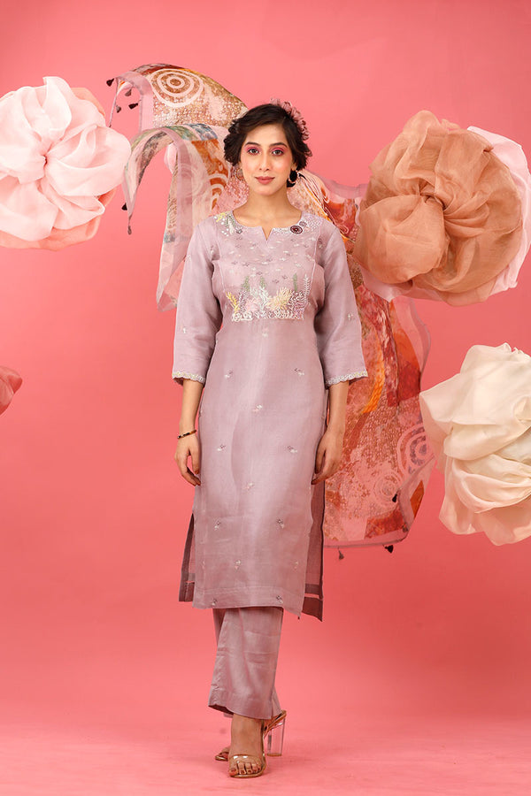 Women In Lilac Printed Embellished Organza Silk Suit Set At Chinaya Banaras