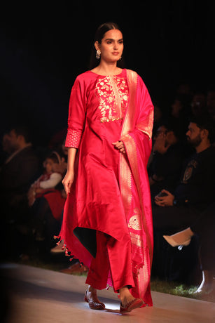pink suit, magenta suit, kurta set, suit set, banarasi silk