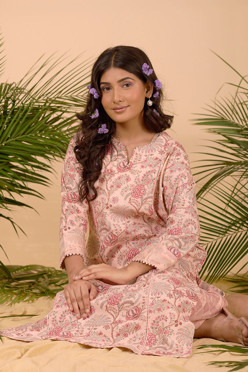 Women in Pink Floral Printed Cotton Kurta Set at Chinaya Banaras