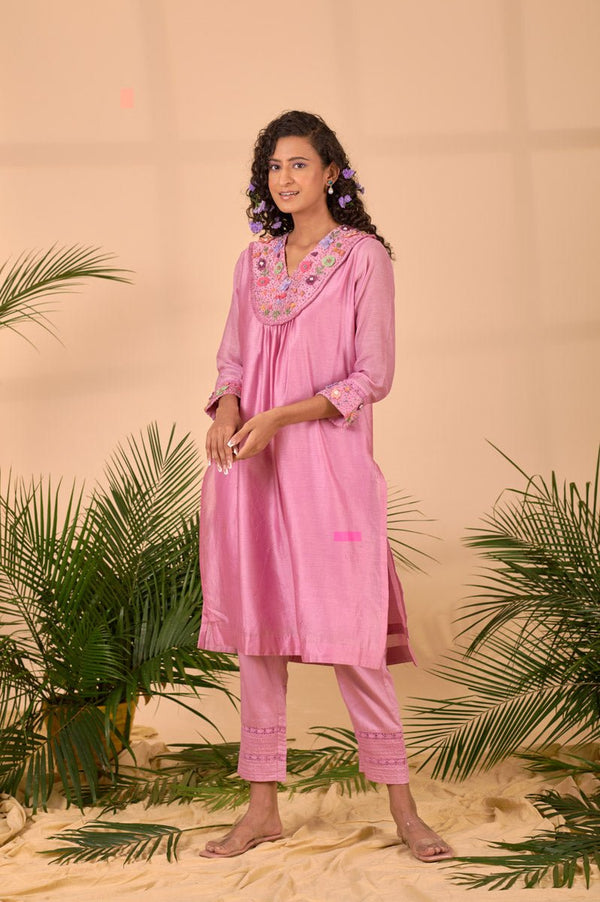 Women In Onion Pink Embellished Soot Cotton Kurta Set At Chinaya Banaras